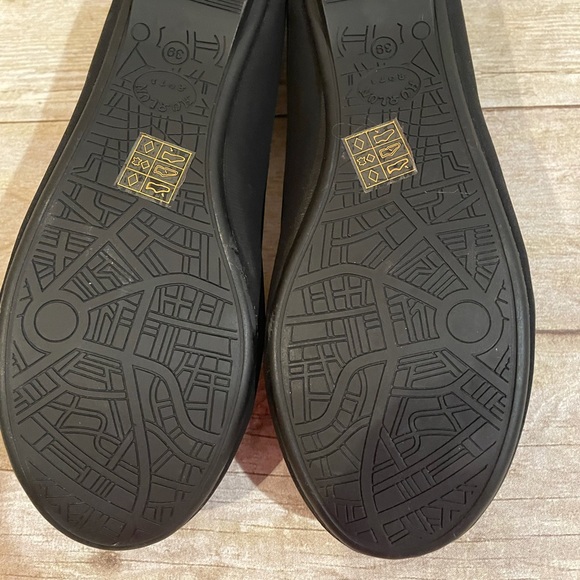 NWOB Hurlun Rote Women’s Flats with gorgeous Black Beaded Accent on Toe - Picture 4 of 5